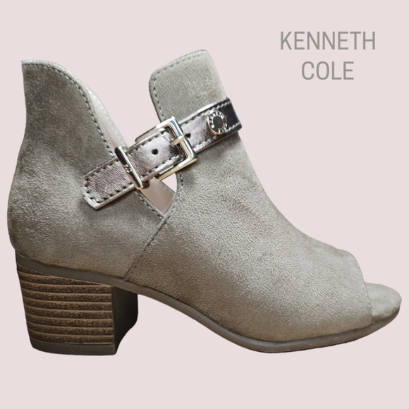 Kenneth Cole Layla Logo Peep Toe Ankle Bootie - Picture 4 of 9